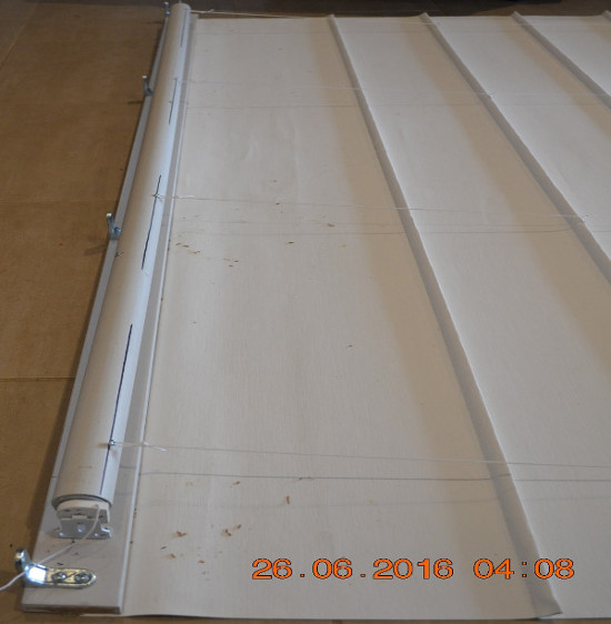 Roman blind with all 4 cords attached Roman blind with all 4 cords attached